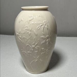 Vintage Lenox Vase - Porcelain Masterpiece Collection Embossed Flower Ivory